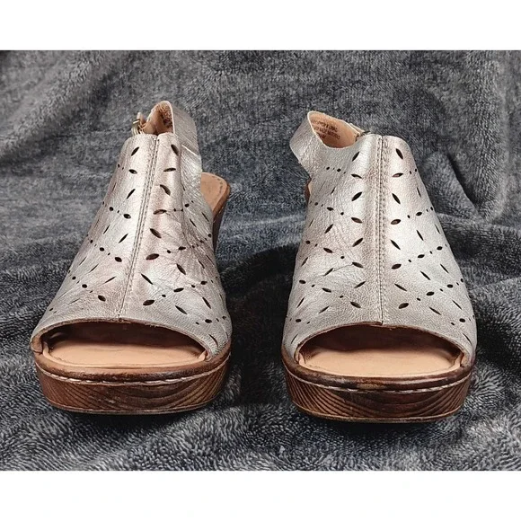 Born F59410 Silver Leather Slingback Wedge Sandals Laser Cut Floral Women's 7.5M - Picture 2 of 9